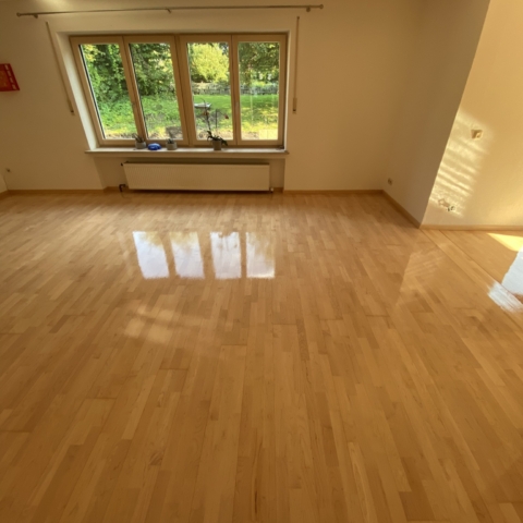 Renovierung Ahorn-Parkett, lackiert